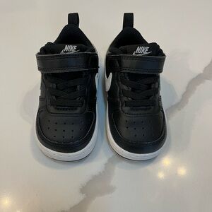 Nike Little Kids Black and White Velcro Low-Top Sneakers
